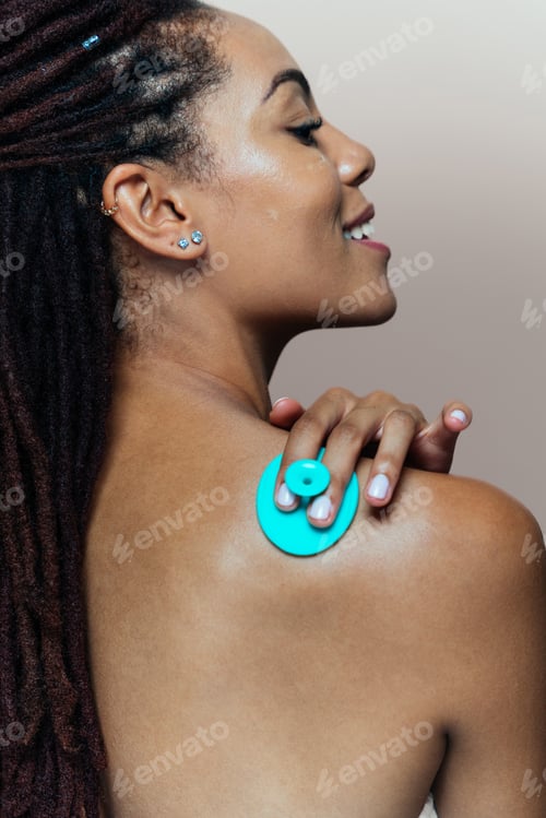 Preview: Beautiful woman making skin and facial beauty treatments
