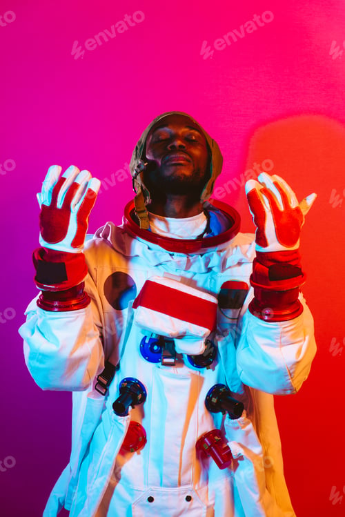 Preview: Cinematic image of an astronaut.