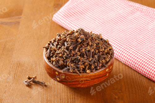 Preview: Bowl of dried cloves
