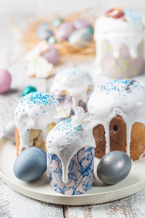 Preview: Easter table with Easter cakes