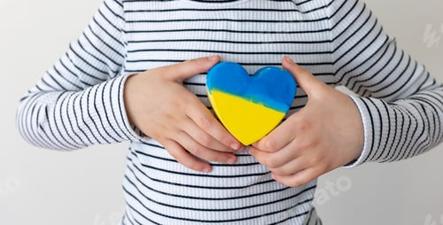 Preview: Heart painted in the colors of the flag of Ukraine in children's hands.