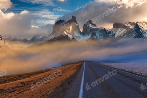 Preview: Majestic mountain landscape. National Park Torres del Paine, Chile.