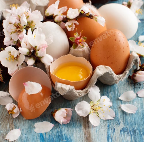 Preview: Chicken eggs and almond flowers