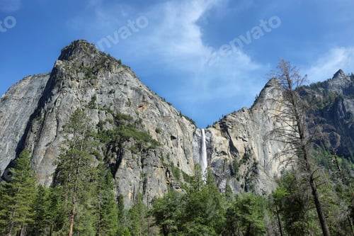 Preview: Bridalveil falls in Yosemite national Park