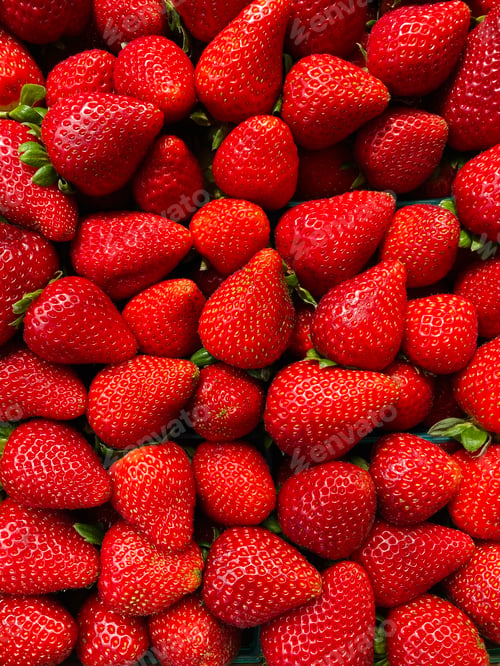 Preview: A bunch of sweet strawberries