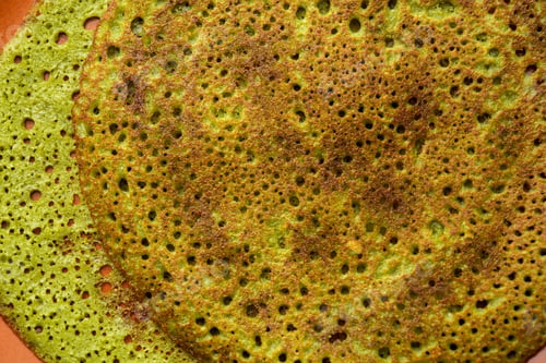 Preview: Palak dosa made using mixing spinach or keerai in batter, served with red chutney