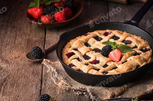 Preview: Traditional berry pie