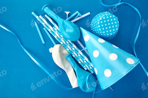 Preview: Party blue paper hat.