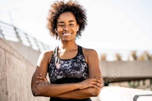 Preview: Afro athlete woman standing outdoors.