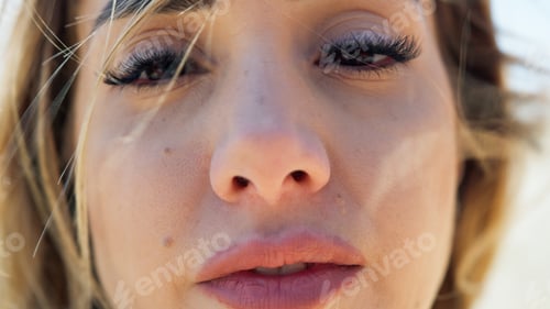 Vista previa: The Skin And Face Of A Young Woman