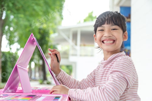Preview: Asian Children learn to draw in the classroom.