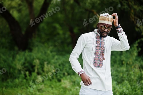 Preview: African family in traditional clothes