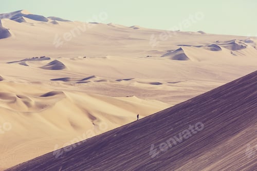 Preview: Hike in desert