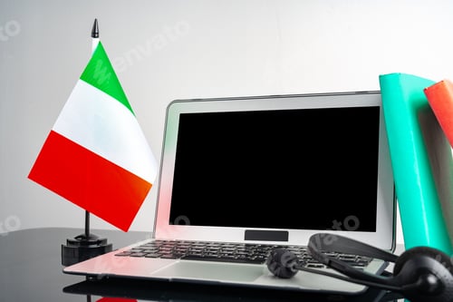 Preview: Laptop with Italy flag on working table, educational concept