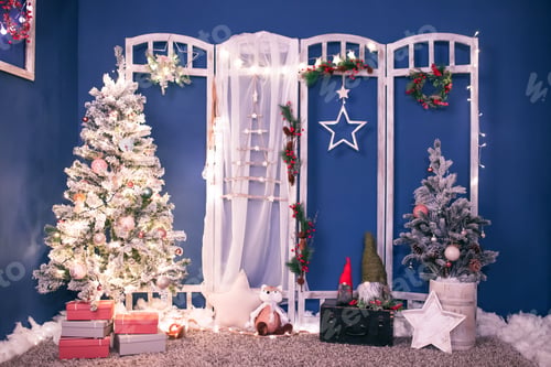 Preview: Beautiful holdiay decorated room with Christmas tree