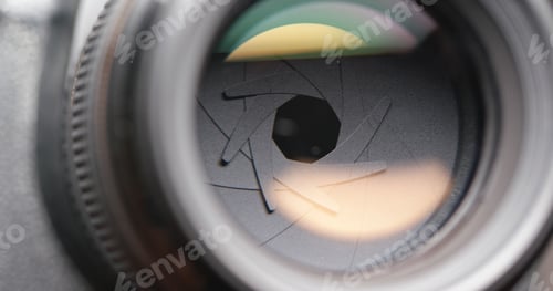 Preview: Adjusting aperture camera lens