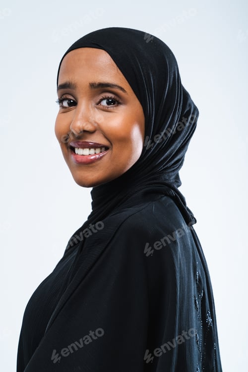 Preview: Beautiful arab middle-eastern woman with traditional abaya in studio