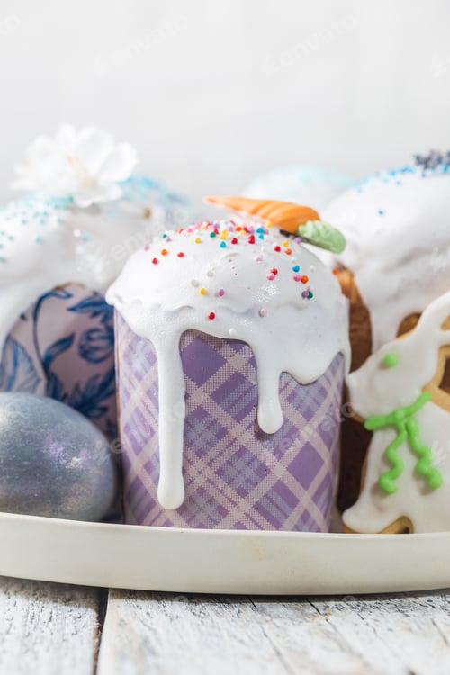 Preview: Easter table with Easter cakes