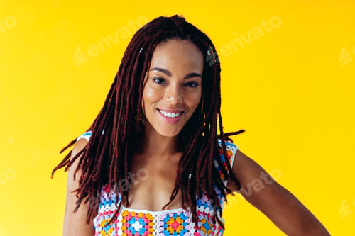 Preview: Woman posing on colored backgrounds in studio wearing trendy clothes