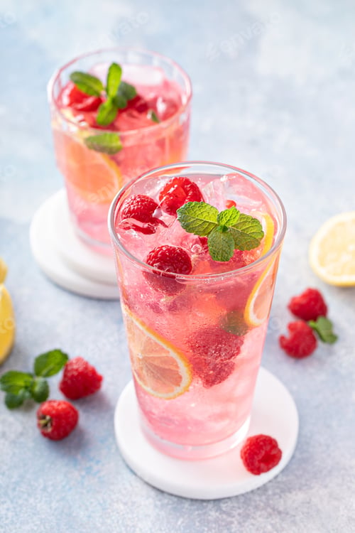Vista previa: Cóctel frío de primavera o verano, limonada de frambuesa