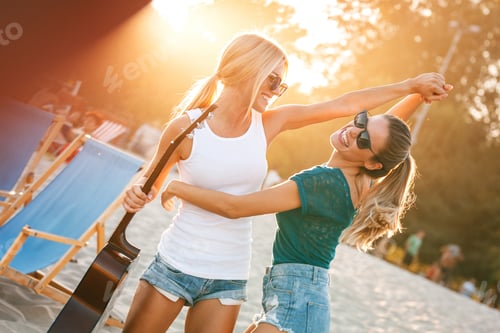 Preview: Hangout at the beach