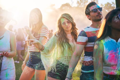 Preview: Friends celebrate the summer day on music festival
