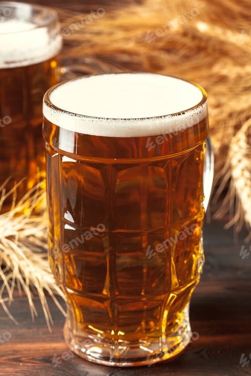 Preview: Glass beer on wood background