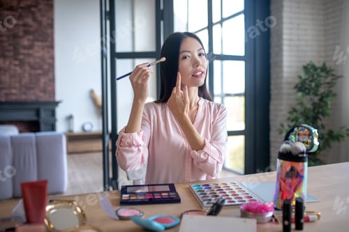 Preview: Beauty blogger making new blog about cosmetics and brushes