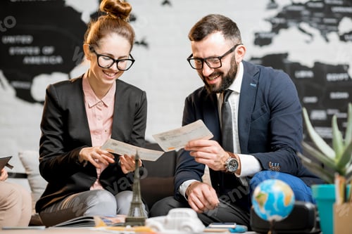 Preview: Businesscouple at the travel agency office