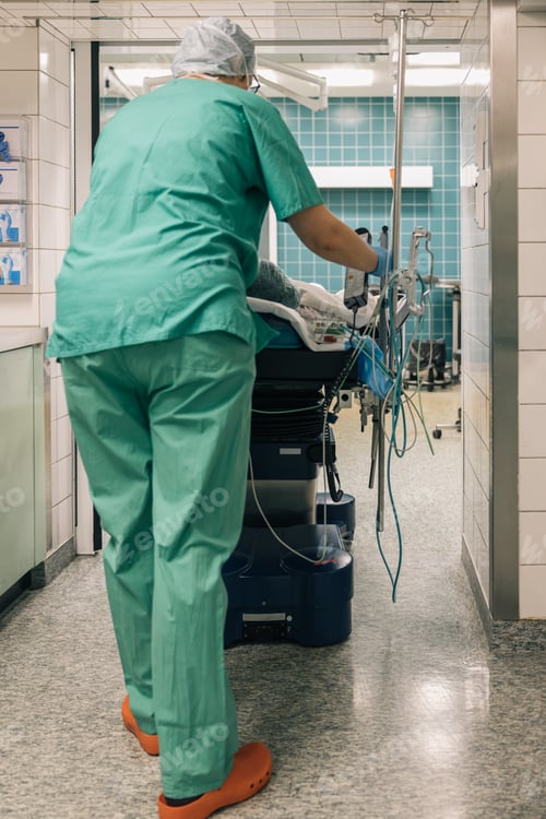 Preview: A medical staff member moves an operating table
