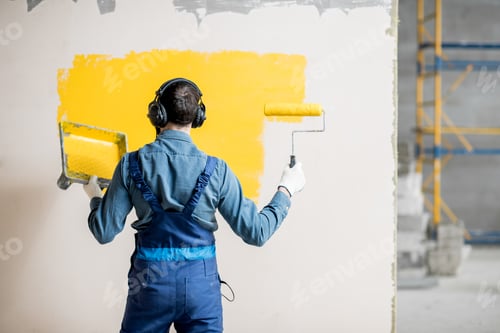 Preview: Painter listening to the music during the work