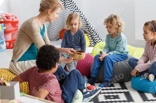 Preview: Playing game in circle