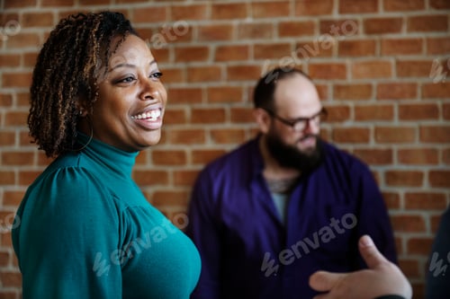 Preview: Woman in a middle of a conversation