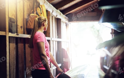 Preview: Elite rower carrying her kayak