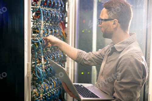 Preview: Engineer analyzing server connections