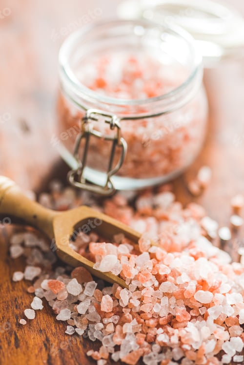 Preview: Pink himalayan salt on wooden table.