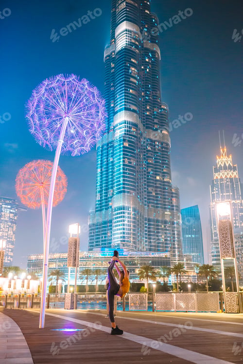 Preview: Happy girl walking in Dubai with skyscraper in the background