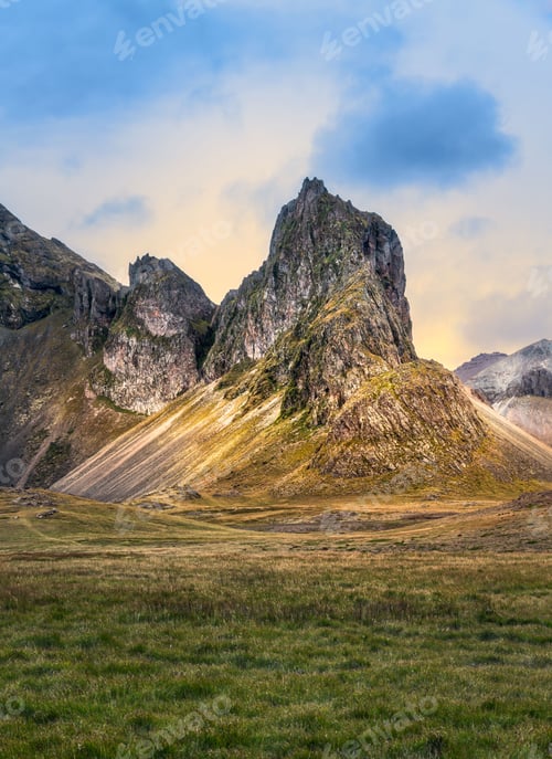 Preview: Scenic mountain landscape with dramatic peaks.