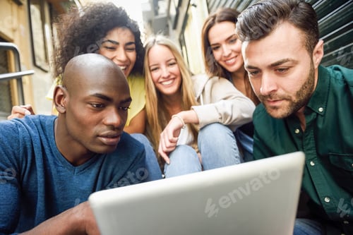 Preview: Multi-ethnic group of young people looking at a tablet computer