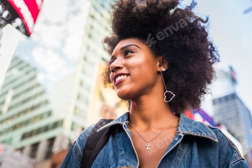Preview: Beautiful woman in New York