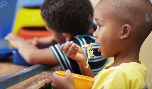 Preview: Enjoying a nutritious snack