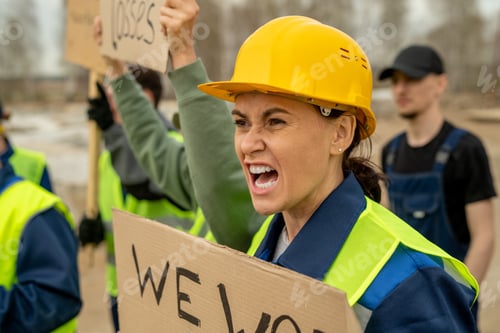 Preview: Very angry female builder screaming on strike