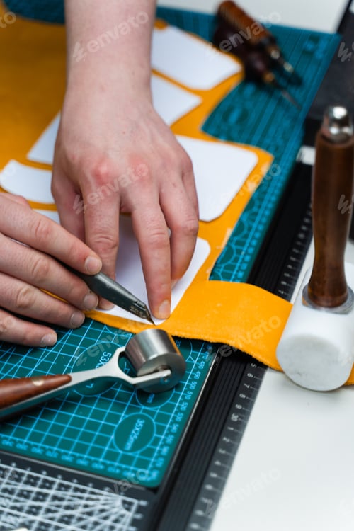 Preview: Leather cutting with knife and templates. Artisan shapes premium hides with precision