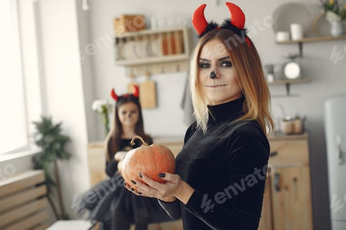 Preview: Mother with daughter in a halloween costume and makeup