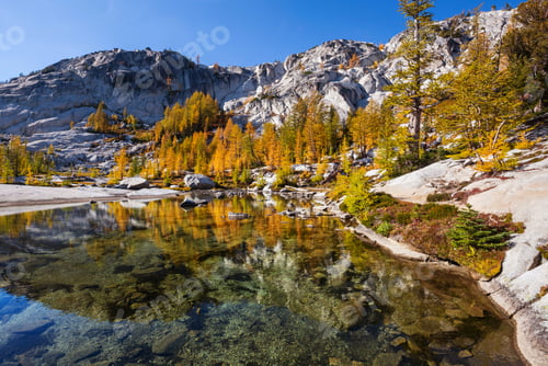 Preview: Alpine lake
