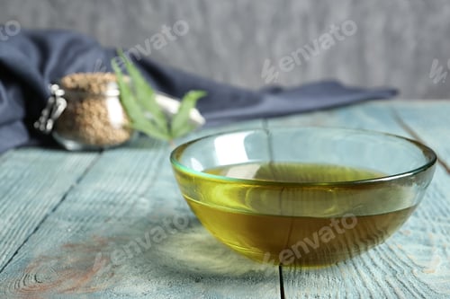 Preview: Glass bowl with hemp oil on wooden table