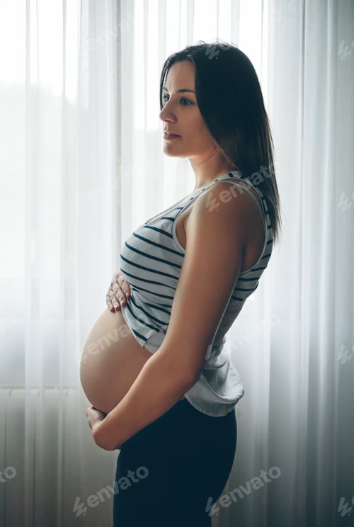 Preview: Pregnant holding her nacked belly