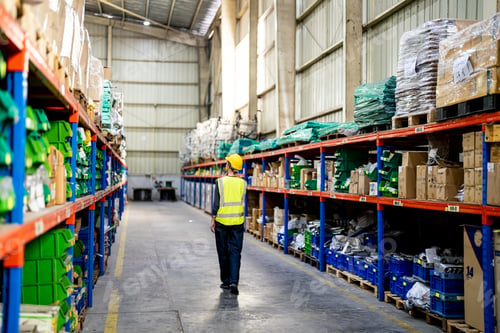 Preview: Warehouse workers checking the inventory.