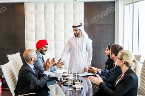 Preview: Business team in Dubai
