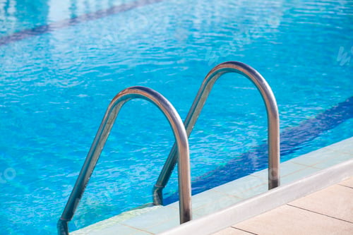 Preview: Swimming pool
